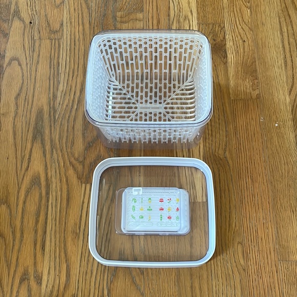 OXO Good Grips Produce Keeper 4.3 QT/ 4 L - Picture 4 of 8